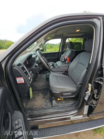 2017 Ram 5500 Cab Chassis Tradesman Crew Cab DRW - miniatura 3