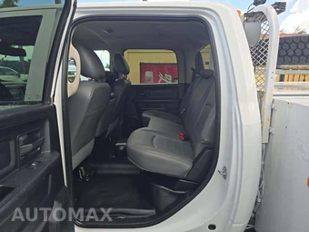 2017 Ram 5500 Cab Chassis Tradesman Crew Cab DRW – miniatura 13