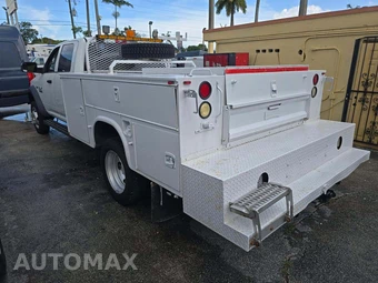 2017 Ram 5500 Cab Chassis Tradesman Crew Cab DRW – miniatura 2