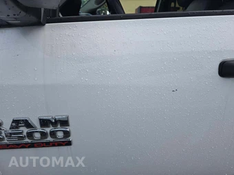 2017 Ram 5500 Cab Chassis Tradesman Crew Cab DRW – miniatura 22