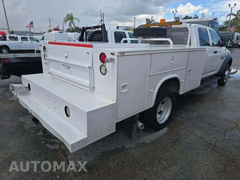 2017 Ram 5500 Cab Chassis Tradesman Crew Cab DRW – miniatura 3