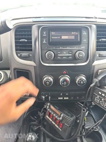 2017 Ram 5500 Cab Chassis Tradesman Crew Cab DRW – miniatura 32