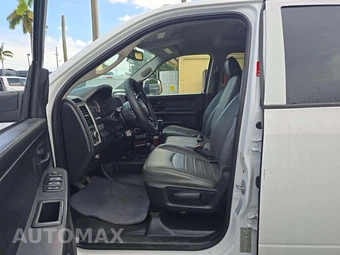 2017 Ram 5500 Cab Chassis Tradesman Crew Cab DRW – miniatura 6