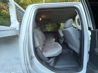2017 Ram 5500 Cab Chassis Tradesman Crew Cab DRW - miniatura 12