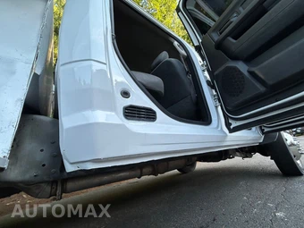 2017 Ram 5500 Cab Chassis Tradesman Crew Cab DRW - miniatura 17