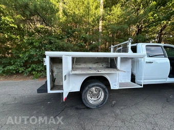 2017 Ram 5500 Cab Chassis Tradesman Crew Cab DRW - miniatura 24