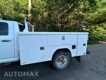 2017 Ram 5500 Cab Chassis Tradesman Crew Cab DRW - miniatura 35