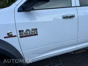 2017 Ram 5500 Cab Chassis Tradesman Crew Cab DRW - miniatura 38