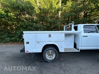 2017 Ram 5500 Cab Chassis Tradesman Crew Cab DRW - miniatura 41