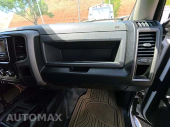 2017 Ram 5500 Cab Chassis Tradesman Crew Cab DRW – miniatura 18
