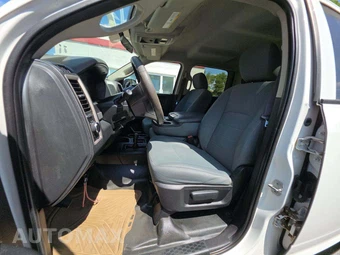 2017 Ram 5500 Cab Chassis Tradesman Crew Cab DRW – miniatura 6