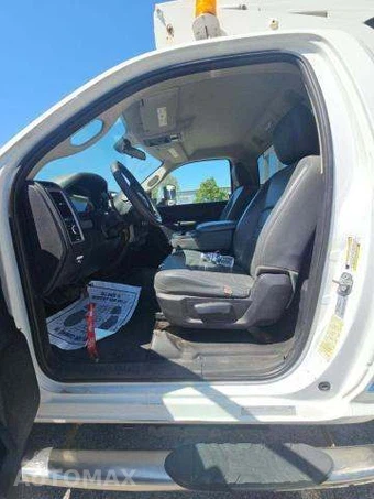 2017 Ram 5500 Cab Chassis Tradesman Regular Cab DRW – miniatura 6