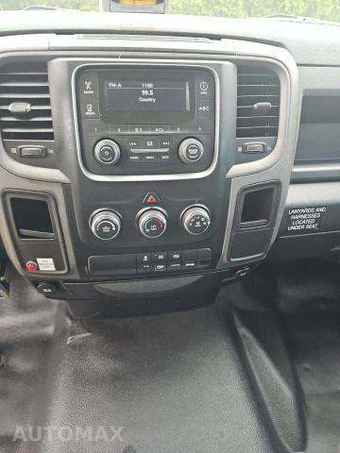 2017 Ram 5500 Cab Chassis Tradesman Regular Cab DRW – miniatura 10