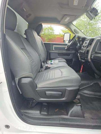 2017 Ram 5500 Cab Chassis Tradesman Regular Cab DRW – miniatura 15