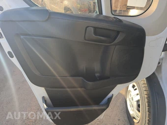 2017 Ram ProMaster 1500 Cargo Van Low Roof 136.0" WB – miniatura 9