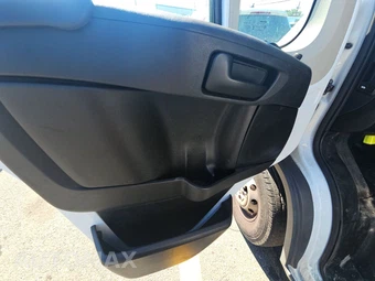 2017 Ram ProMaster 1500 Cargo Van Low Roof 136.0" WB – miniatura 9