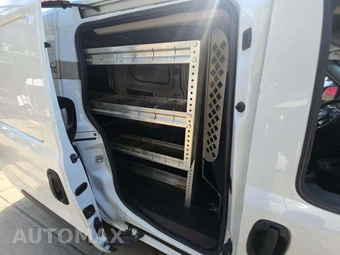 2017 Ram ProMaster City Cargo Van Tradesman SLT 122.4" WB - miniatura 16