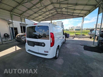 2017 Ram ProMaster City Cargo Van Tradesman SLT 122.4" WB - miniatura 3