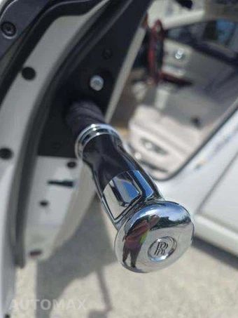 2017 Rolls-Royce Ghost – miniatura 25