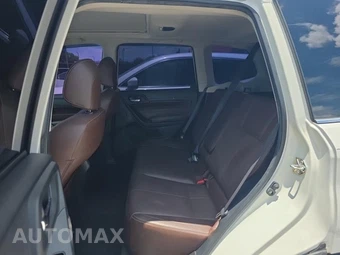 2017 Subaru Forester 2.0XT Touring - miniatura 16