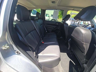 2017 Subaru Forester 2.0XT Touring - miniatura 16