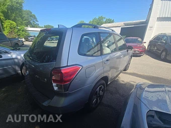 2017 Subaru Forester 2.5i - miniatura 3