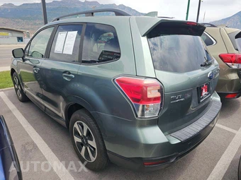 2017 Subaru Forester 2.5i Premium - miniatura 2