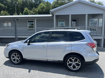 2017 Subaru Forester 2.5i Touring - miniatura 3