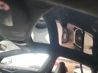 2017 Tesla Model S 75 – miniatura 17