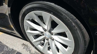 2017 Tesla Model S 75 – miniatura 21