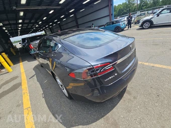 2017 Tesla Model S 90D – miniatura 6