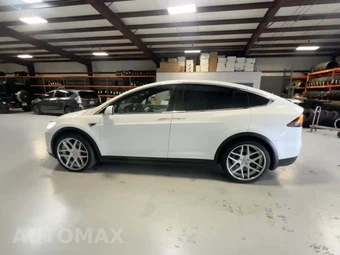 2017 Tesla Model X - miniatura 3