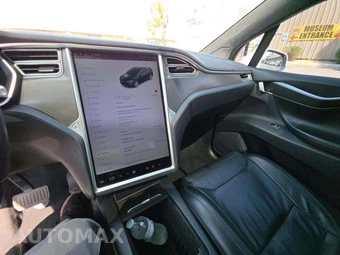 2017 Tesla Model X 75D - miniatura 10