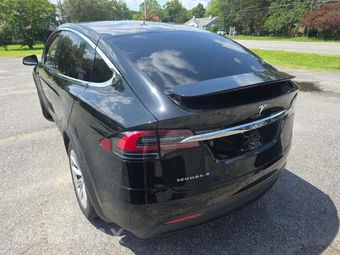 2017 Tesla Model X 75D - miniatura 2