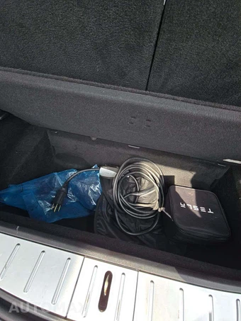 2017 Tesla Model X 75D – miniatura 15