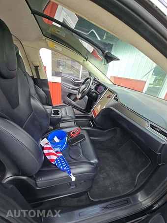 2017 Tesla Model X 75D – miniatura 19