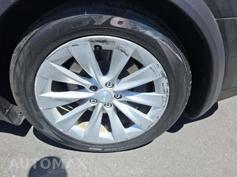 2017 Tesla Model X 75D – miniatura 24
