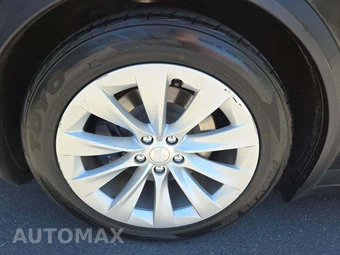 2017 Tesla Model X 75D – miniatura 28