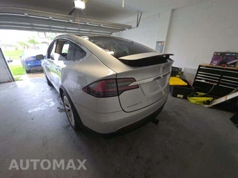 2017 Tesla Model X 75D – miniatura 2