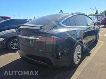 2017 Tesla Model X 75D – miniatura 3