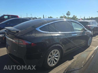 2017 Tesla Model X 75D – miniatura 4
