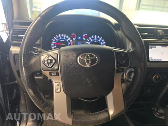 2017 Toyota 4Runner SR5 – miniatura 10