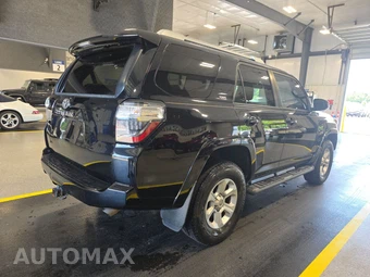 2017 Toyota 4Runner SR5 – miniatura 4