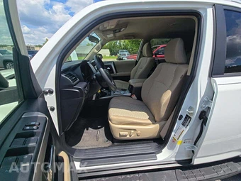 2017 Toyota 4Runner SR5 - miniatura 3