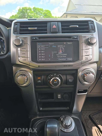 2017 Toyota 4Runner SR5 – miniatura 10