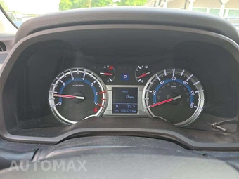 2017 Toyota 4Runner SR5 – miniatura 9