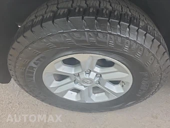 2017 Toyota 4Runner SR5 – miniatura 10