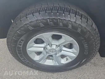 2017 Toyota 4Runner SR5 – miniatura 8