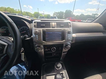 2017 Toyota 4Runner SR5 – miniatura 7