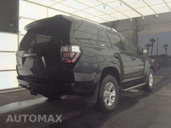2017 Toyota 4Runner SR5 – miniatura 4